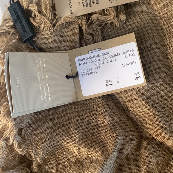 NWOT Burberry Fringe Scarf - Picture 7 of 10